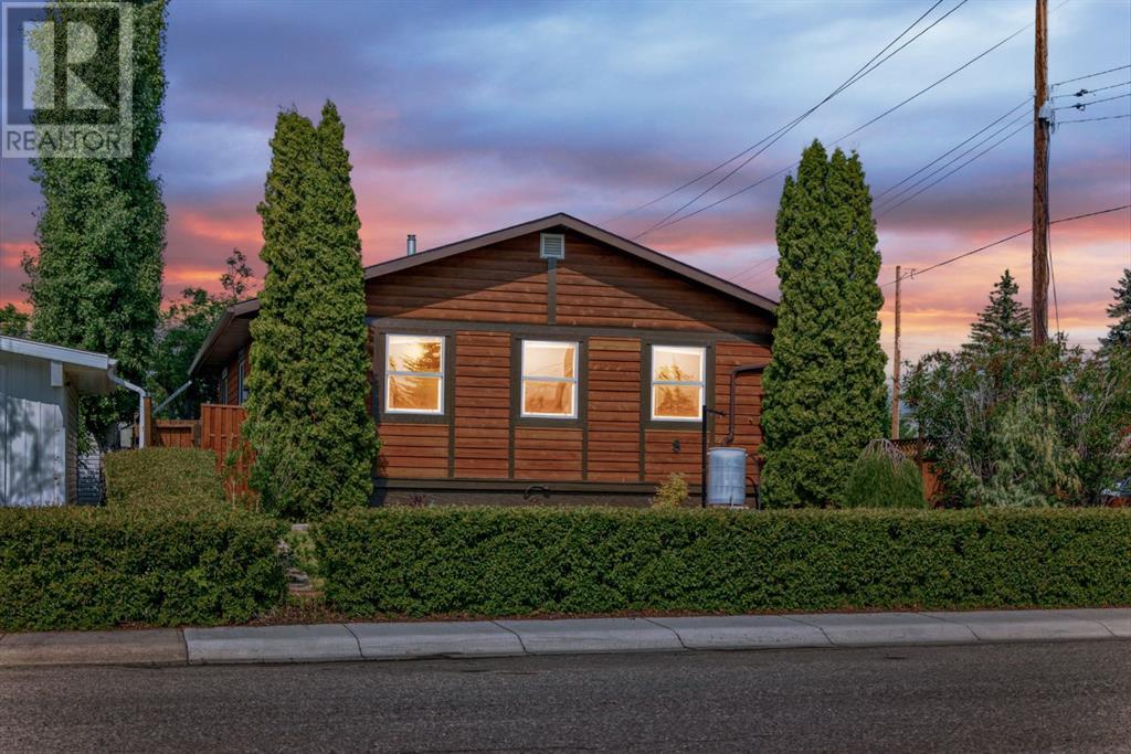 Single Family House Bungalow for Sale in  Penswood Place Penbrooke Meadows Calgary 
