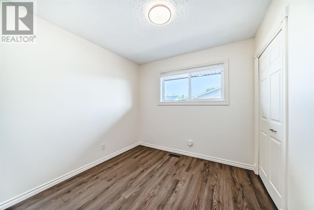 Single Family House Bungalow for Sale in  Penswood Place Penbrooke Meadows Calgary 