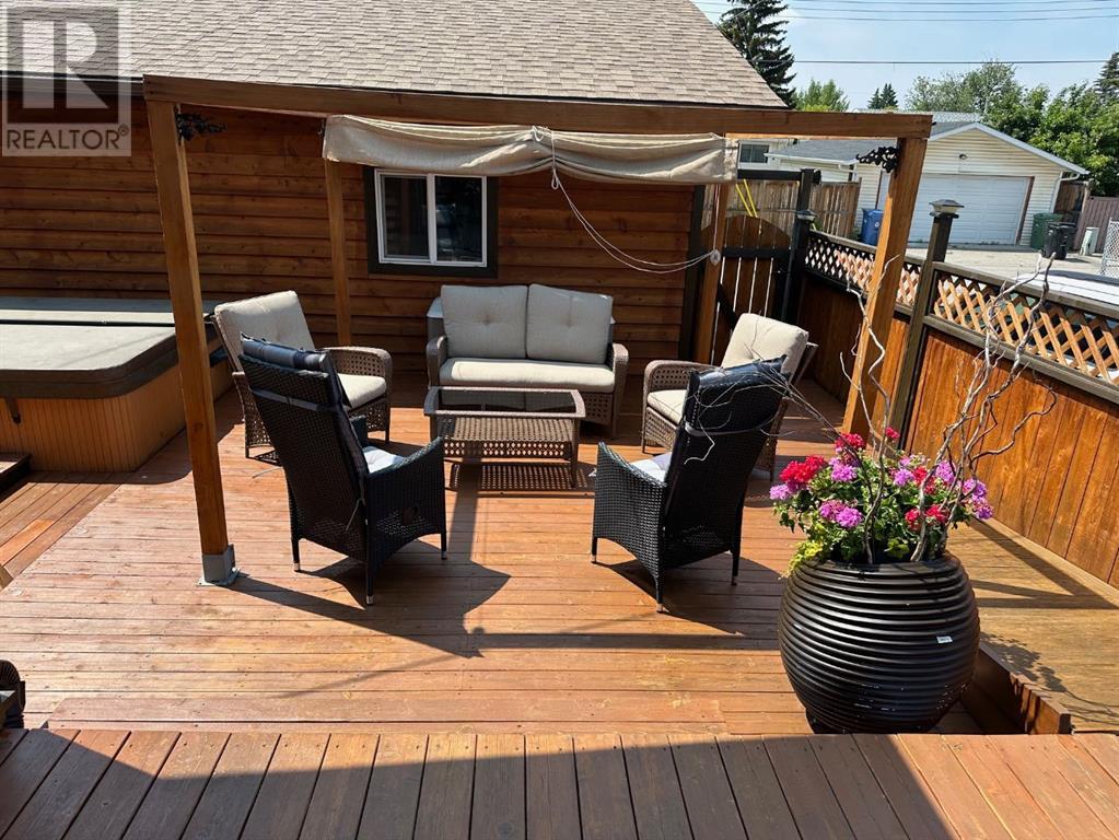 Single Family House Bungalow for Sale in  Penswood Place Penbrooke Meadows Calgary 