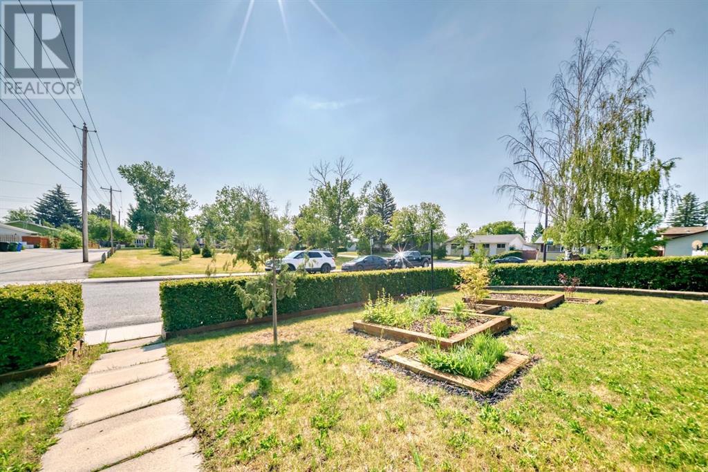 Single Family House Bungalow for Sale in  Penswood Place Penbrooke Meadows Calgary 