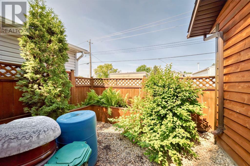 Single Family House Bungalow for Sale in  Penswood Place Penbrooke Meadows Calgary 