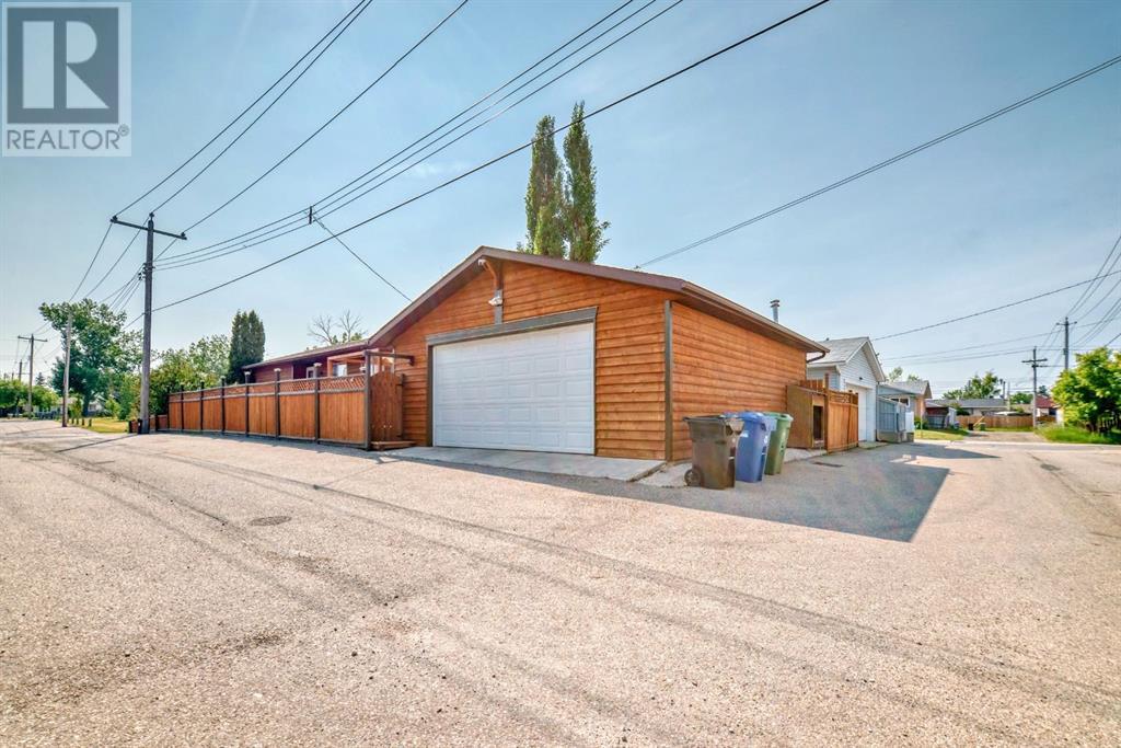 Single Family House Bungalow for Sale in  Penswood Place Penbrooke Meadows Calgary 