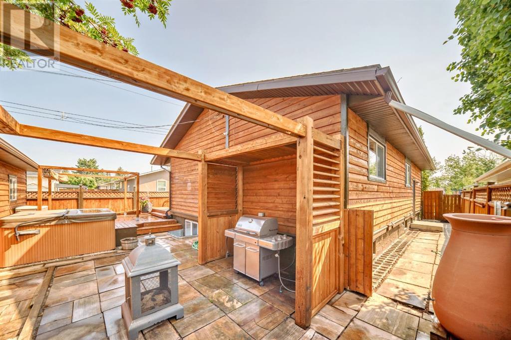Single Family House Bungalow for Sale in  Penswood Place Penbrooke Meadows Calgary 