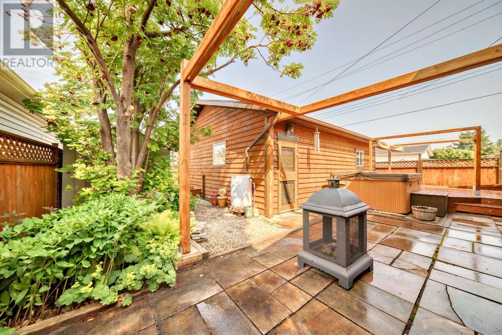Single Family House Bungalow for Sale in  Penswood Place Penbrooke Meadows Calgary 