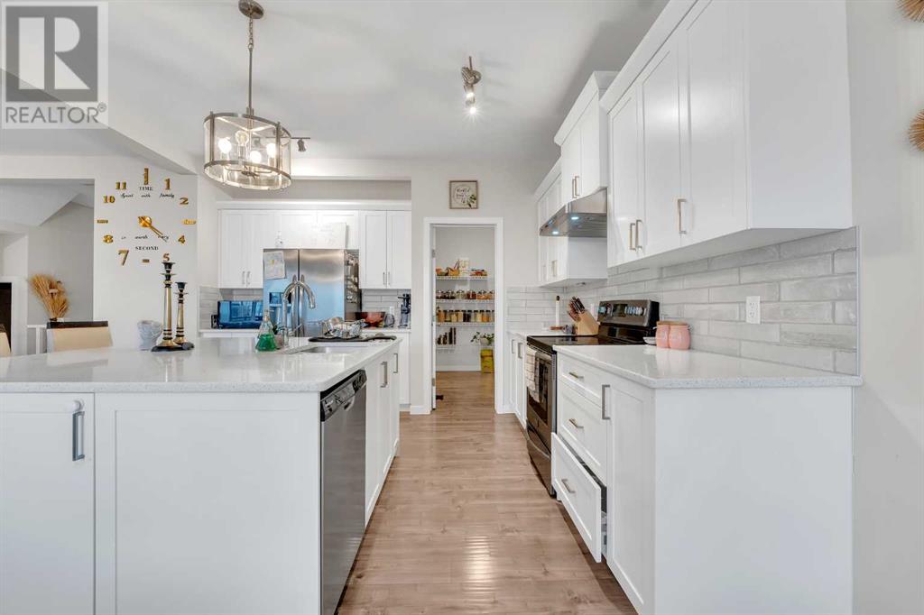 Photo 17 of 165 Kingsbury Close Se, Airdrie AB