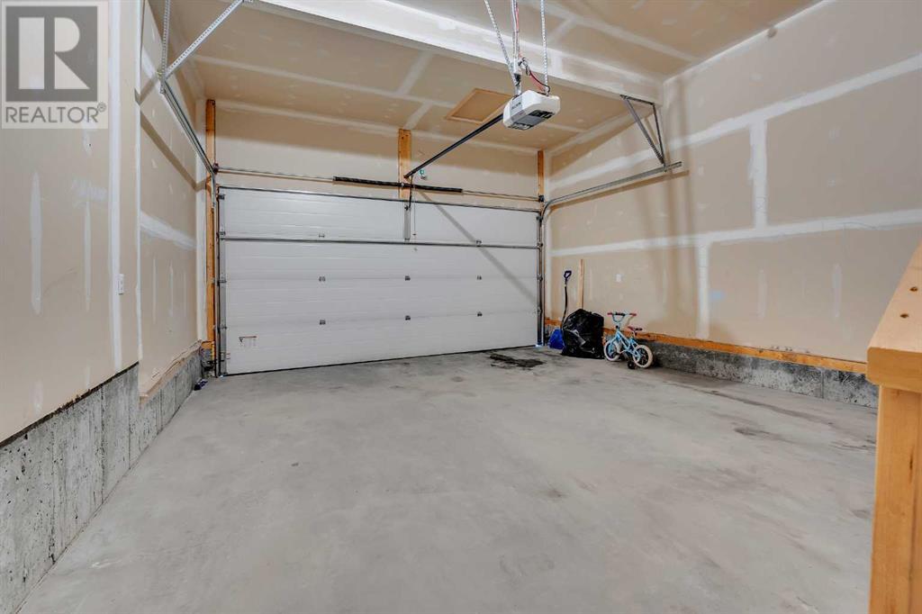 Photo 8 of 165 Kingsbury Close Se, Airdrie AB