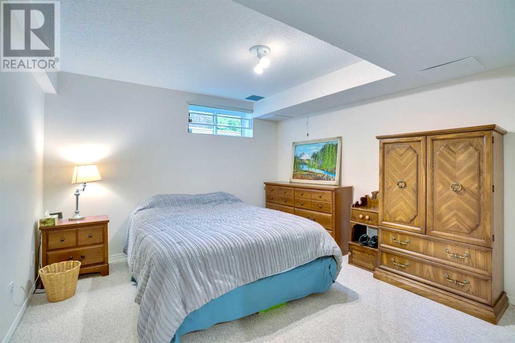 Single Family House Bungalow for Sale in  Ceduna Park SW Cedarbrae Calgary 