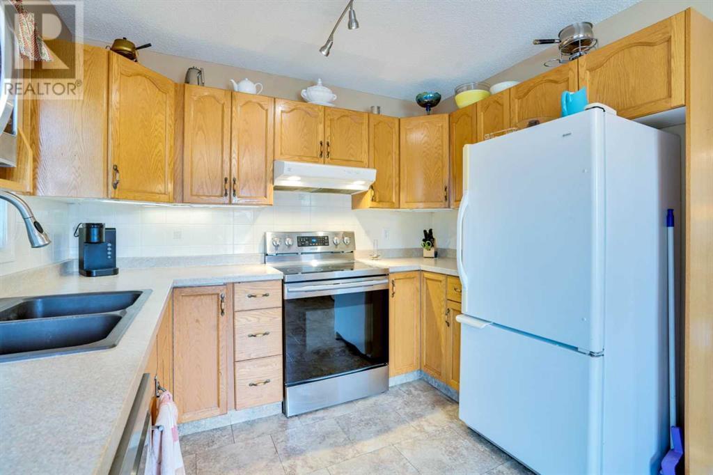 Single Family House Bungalow for Sale in  Ceduna Park SW Cedarbrae Calgary 