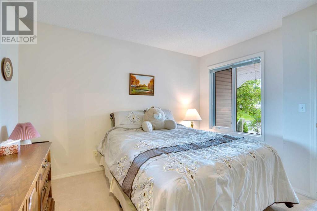Single Family House Bungalow for Sale in  Ceduna Park SW Cedarbrae Calgary 