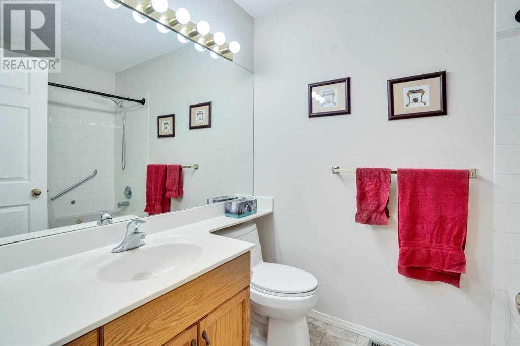 Single Family House Bungalow for Sale in  Ceduna Park SW Cedarbrae Calgary 