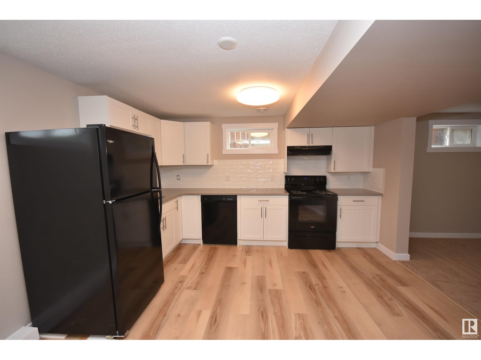 Photo 9 of 13527 70 St Nw, Edmonton AB