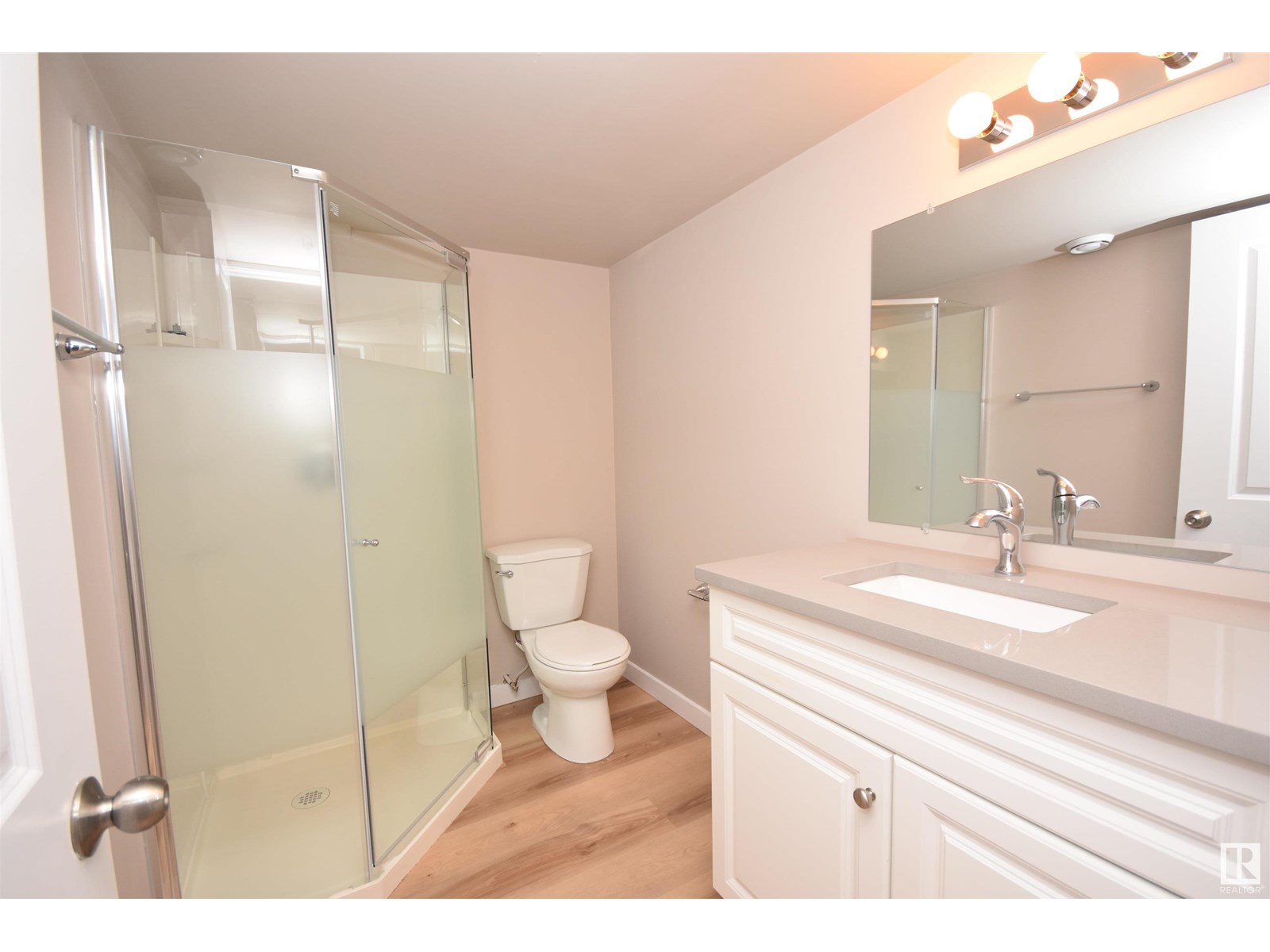 Photo 18 of 13527 70 St Nw, Edmonton AB