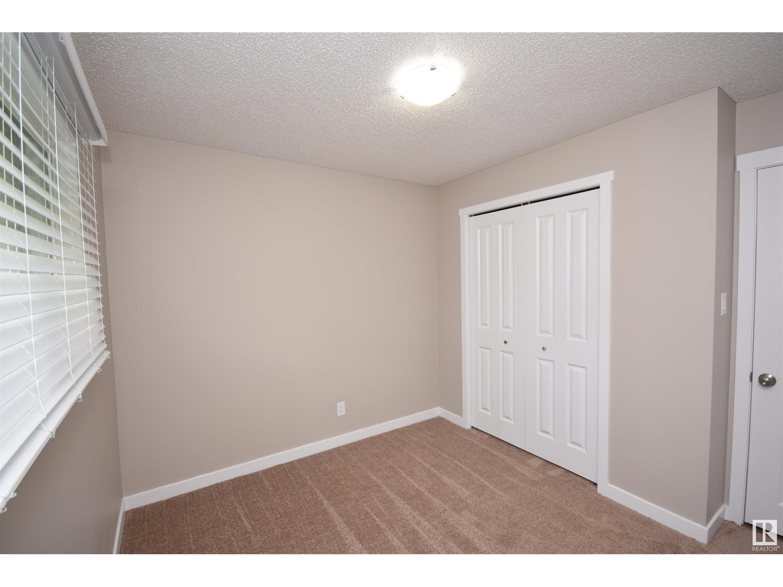 Photo 12 of 13527 70 St Nw, Edmonton AB