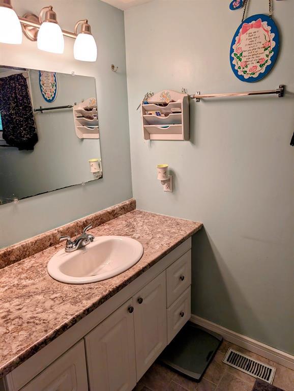 Photo 11 of 88 96 77 E Road, South Junction MB