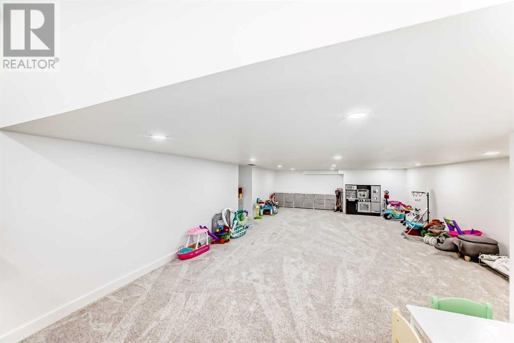 Single Family House 4 Level for Sale in  Hidden Creek Terrace NW Hidden Valley Calgary 