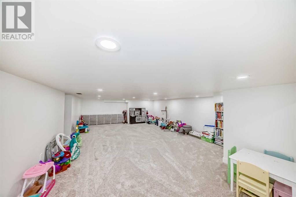 Single Family House 4 Level for Sale in  Hidden Creek Terrace NW Hidden Valley Calgary 