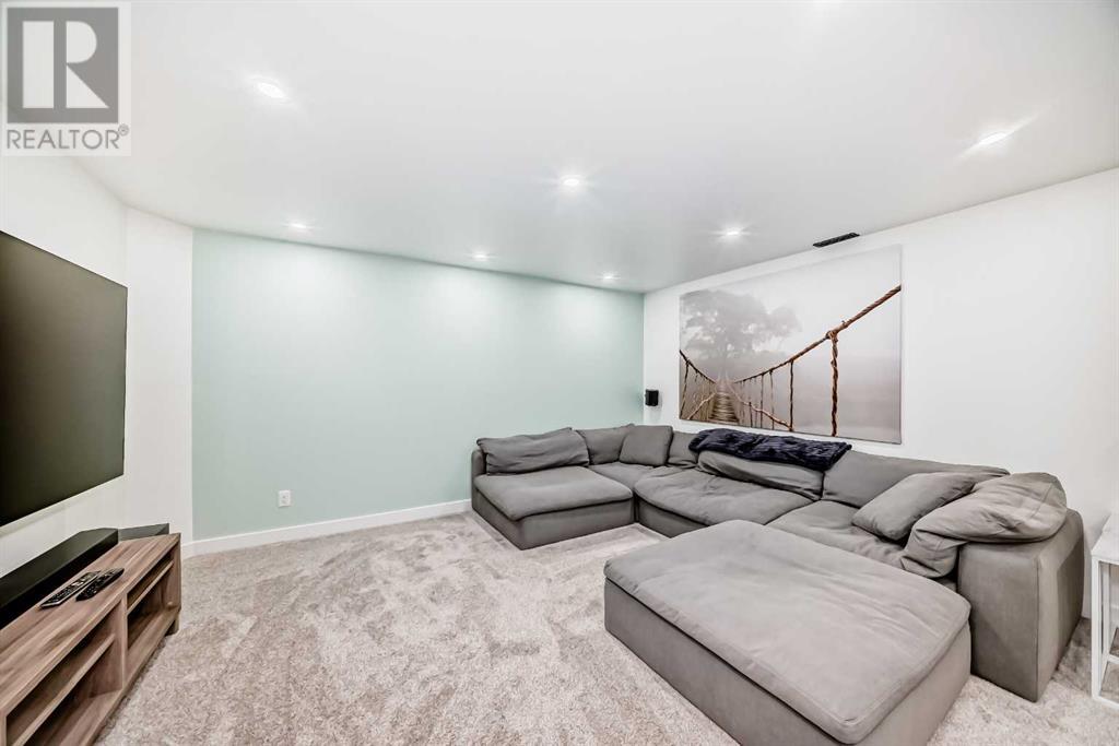 Single Family House 4 Level for Sale in  Hidden Creek Terrace NW Hidden Valley Calgary 
