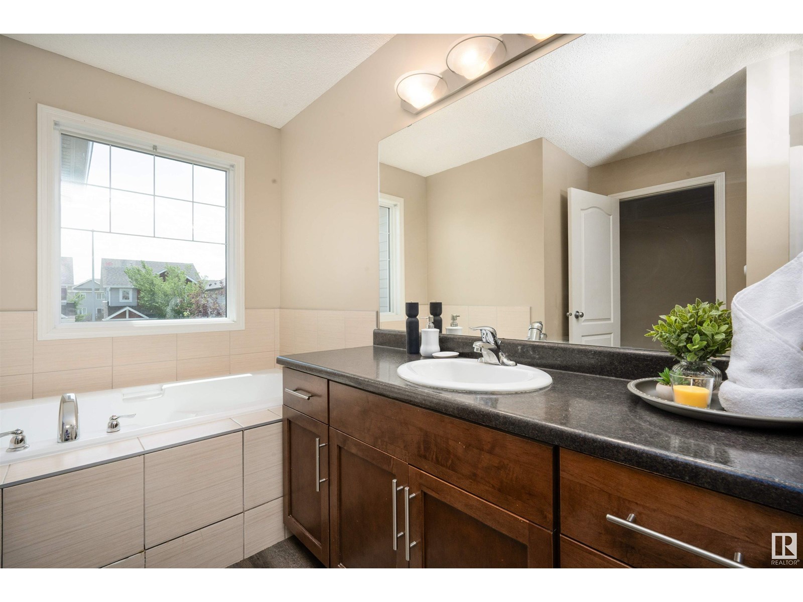 Photo 18 of 14 Santana Cres, Fort Saskatchewan AB