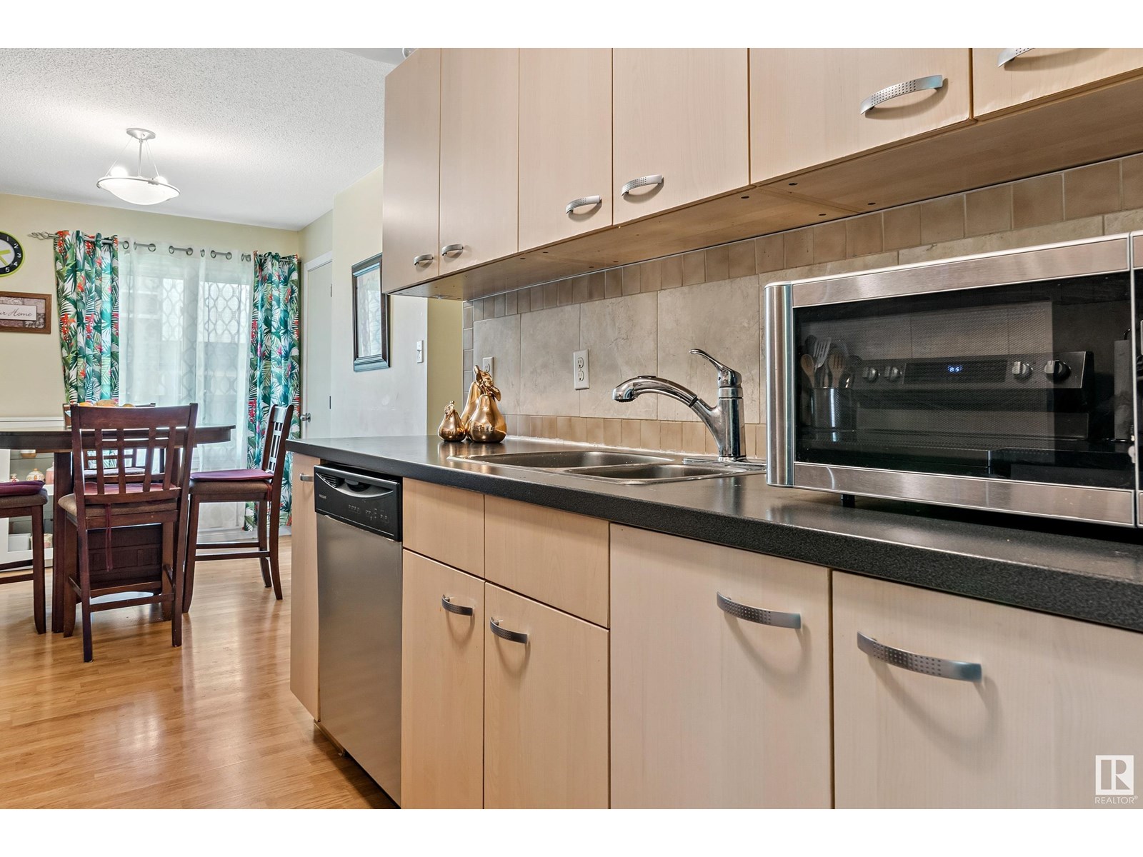 Photo 7 of C 7 Garden Grove Gv Nw, Edmonton AB