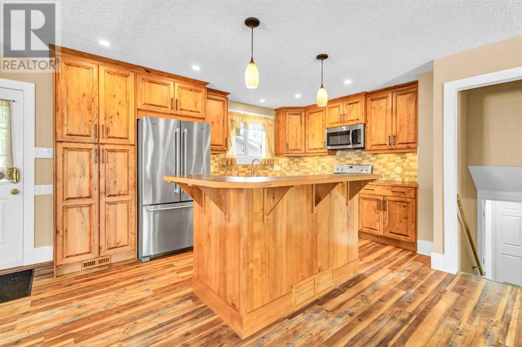 236 Queen Tamara Way SE Photo 3 - Calgary Real Estate