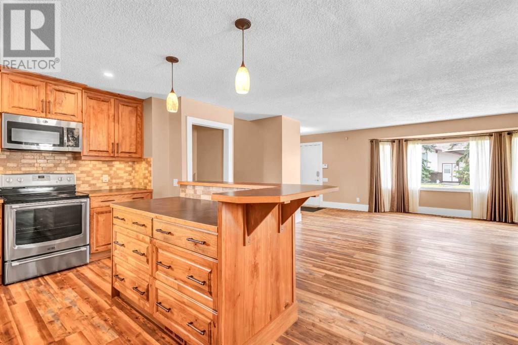 236 Queen Tamara Way SE Photo 13 - Calgary Real Estate