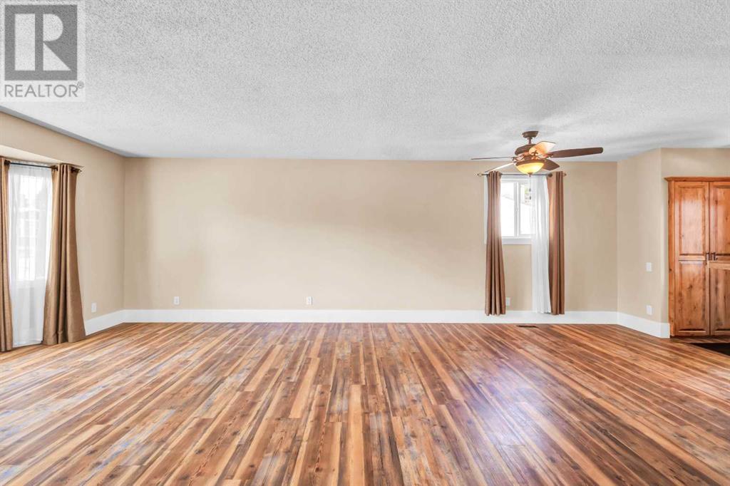 236 Queen Tamara Way SE Photo 9 - Calgary Real Estate