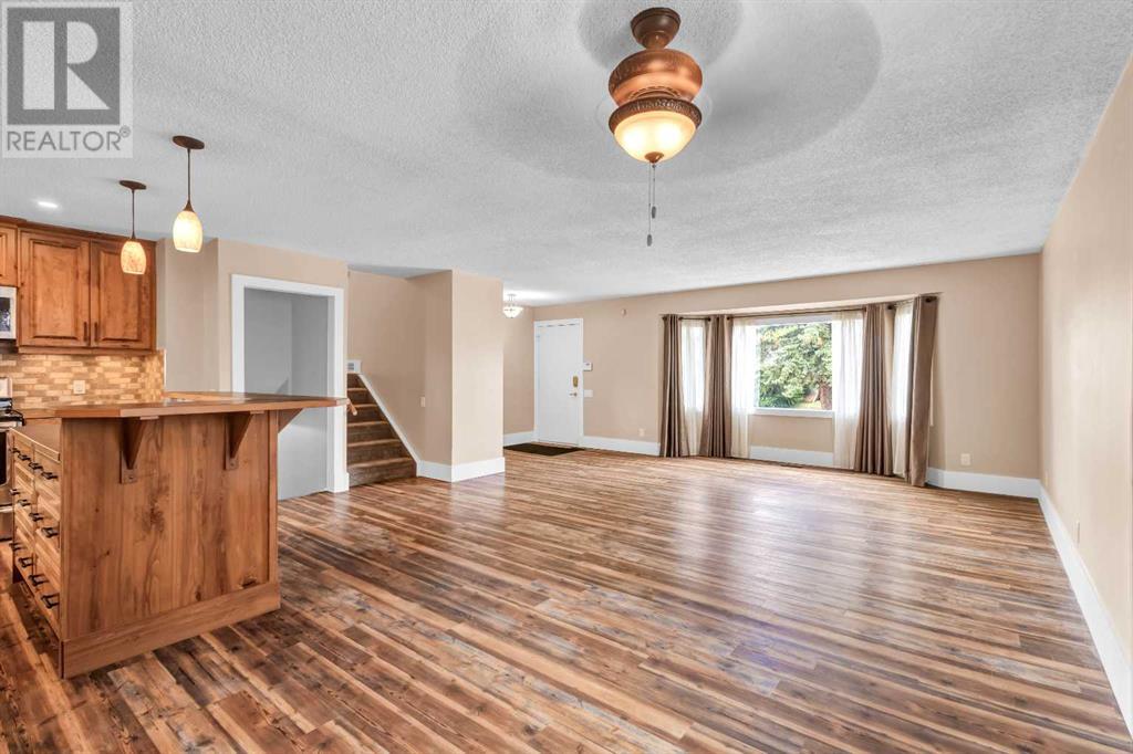 236 Queen Tamara Way SE Photo 14 - Calgary Real Estate