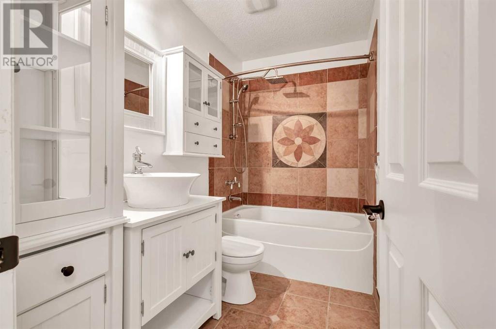 236 Queen Tamara Way SE Photo 16 - Calgary Real Estate