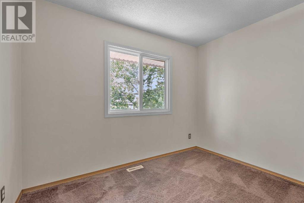 Single Family House for Sale in    Street NE Temple Calgary 