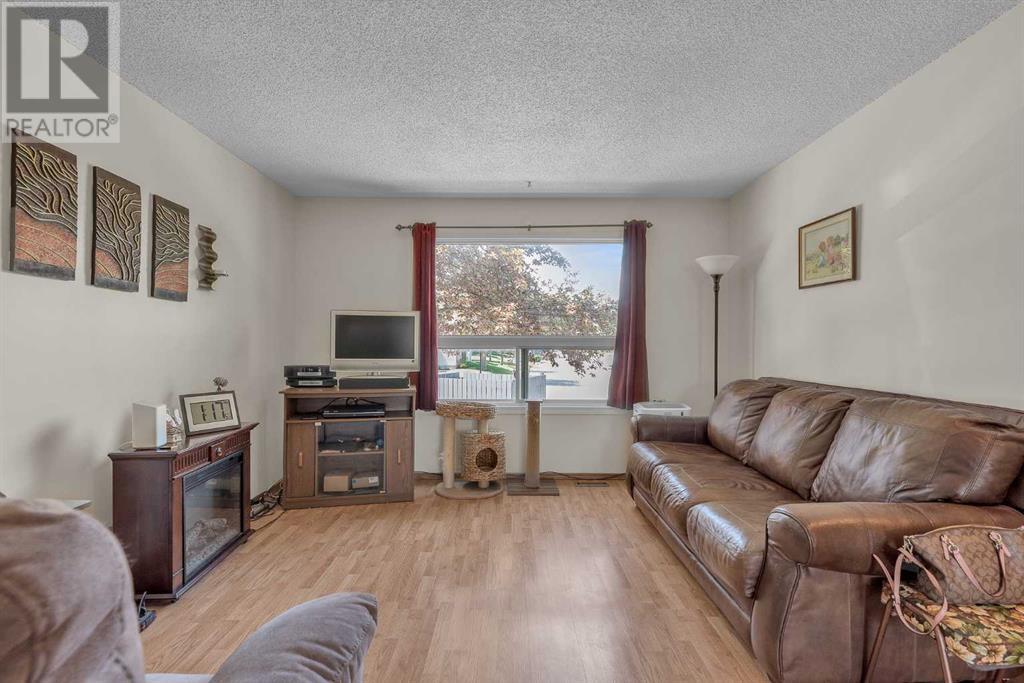 Single Family House for Sale in    Street NE Temple Calgary 