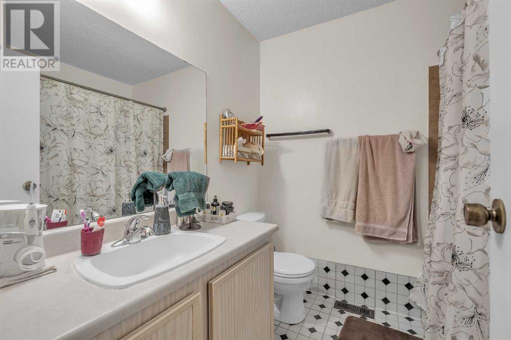 Single Family House for Sale in    Street NE Temple Calgary 