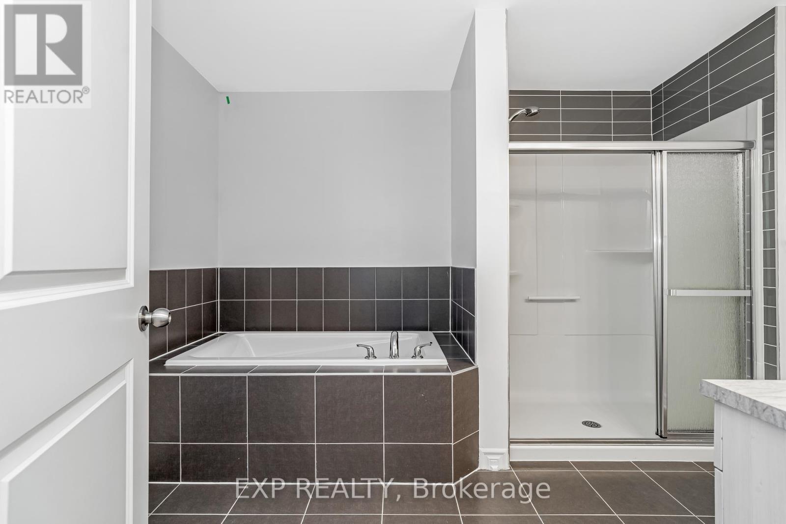 Photo 18 of 72 Dun Skipper Drive, Ottawa ON