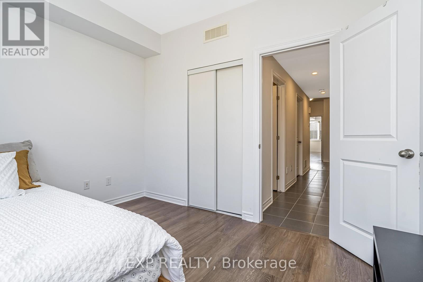 Photo 10 of 72 Dun Skipper Drive, Ottawa ON