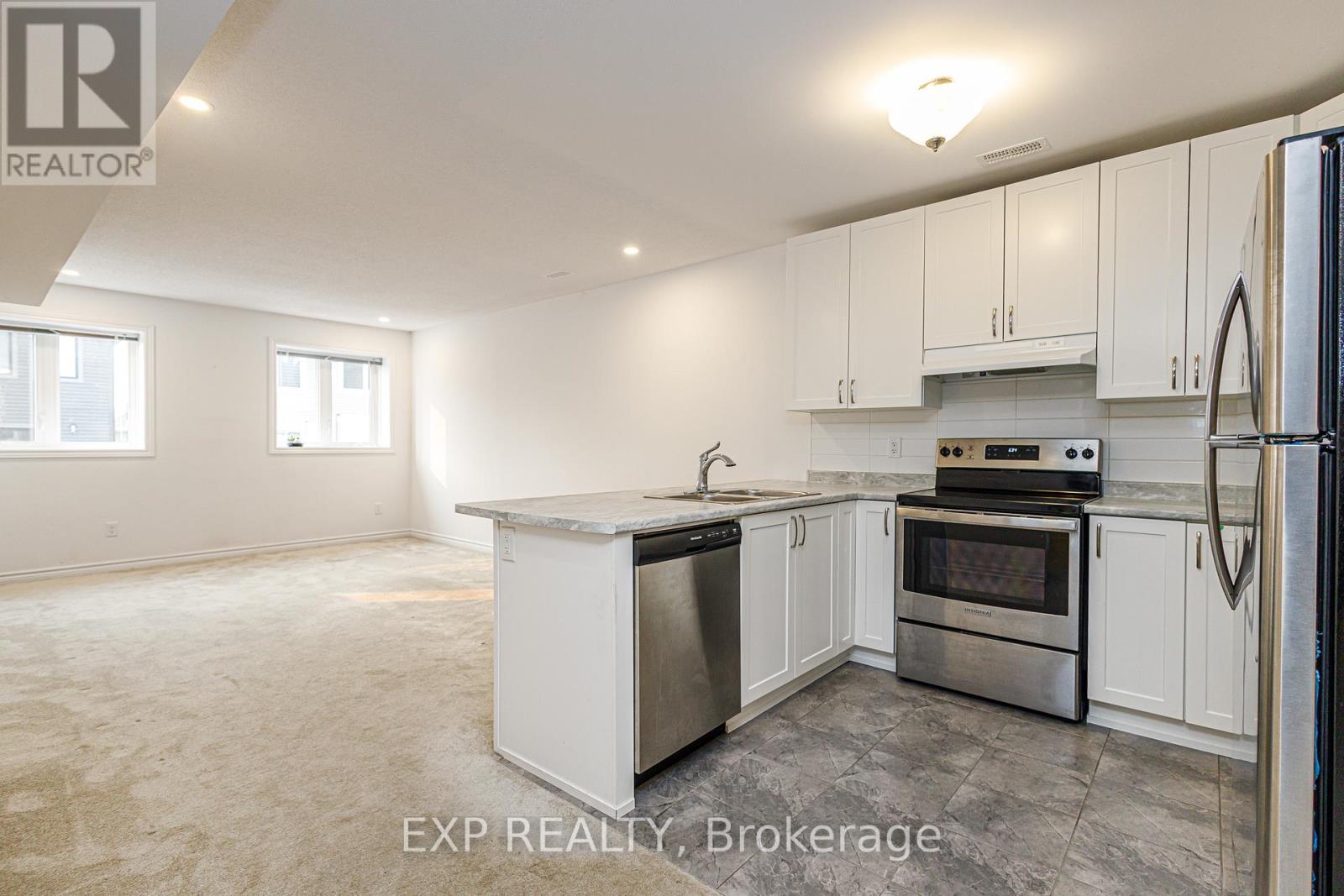 Photo 4 of 72 Dun Skipper Drive, Ottawa ON
