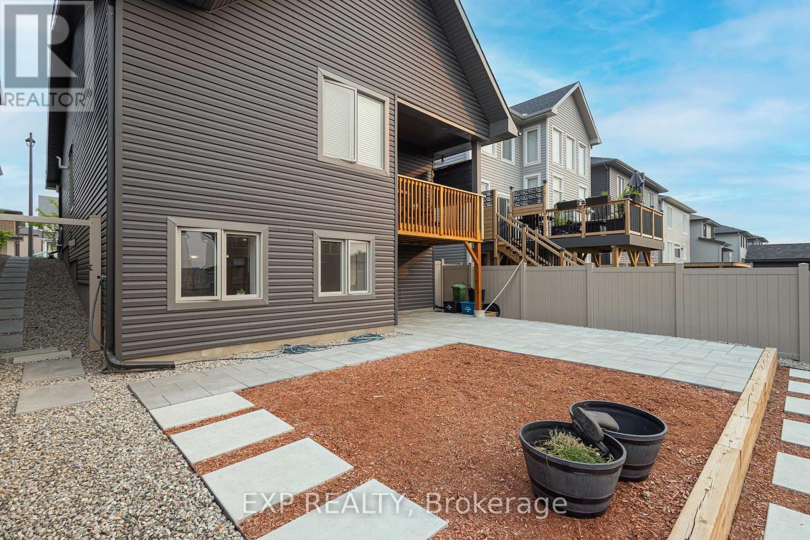 Photo 12 of 72 Dun Skipper Drive, Ottawa ON