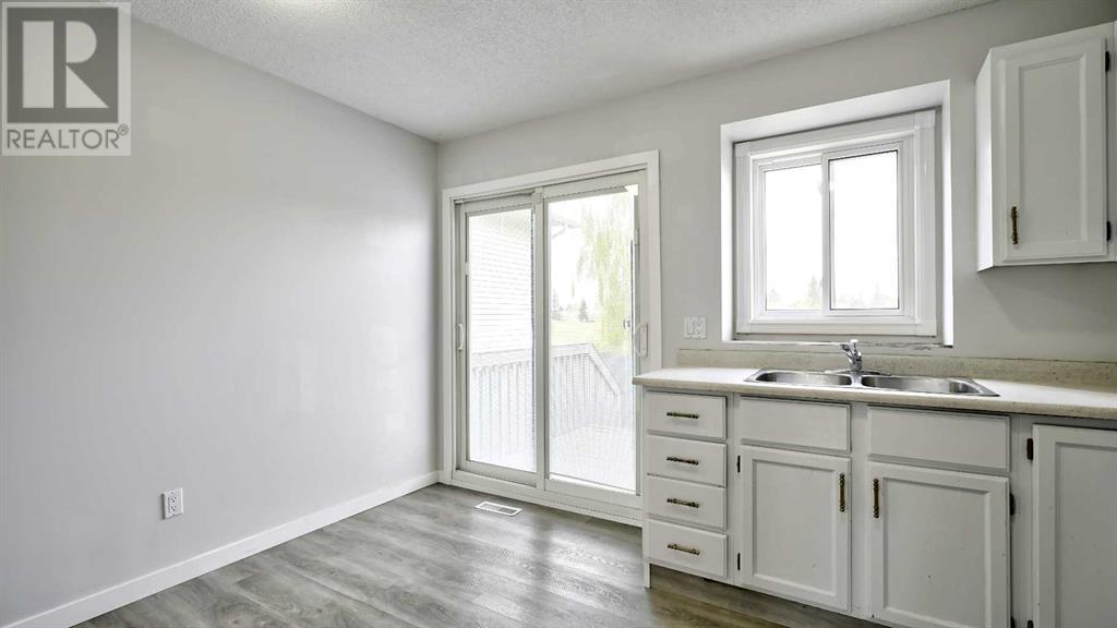Single Family House for Sale in  Riverbrook Way SE Riverbend Calgary 