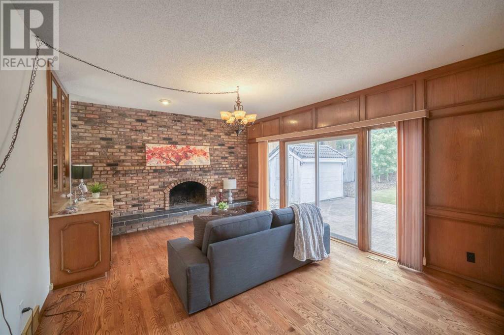 Single Family House for Sale in  Edgehill Court NW Edgemont Calgary 