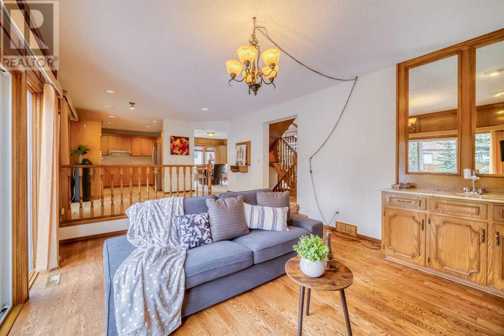 Single Family House for Sale in  Edgehill Court NW Edgemont Calgary 