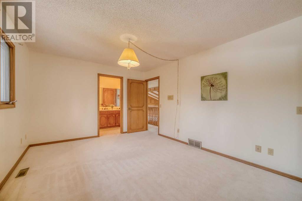 Single Family House for Sale in  Edgehill Court NW Edgemont Calgary 