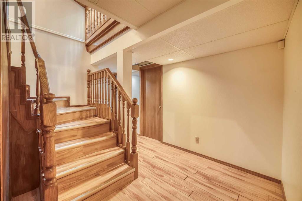 Single Family House for Sale in  Edgehill Court NW Edgemont Calgary 