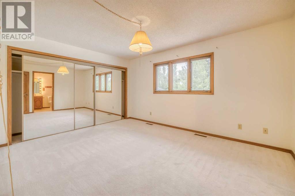 Single Family House for Sale in  Edgehill Court NW Edgemont Calgary 