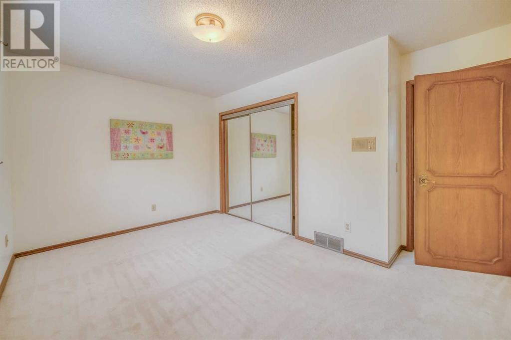 Single Family House for Sale in  Edgehill Court NW Edgemont Calgary 