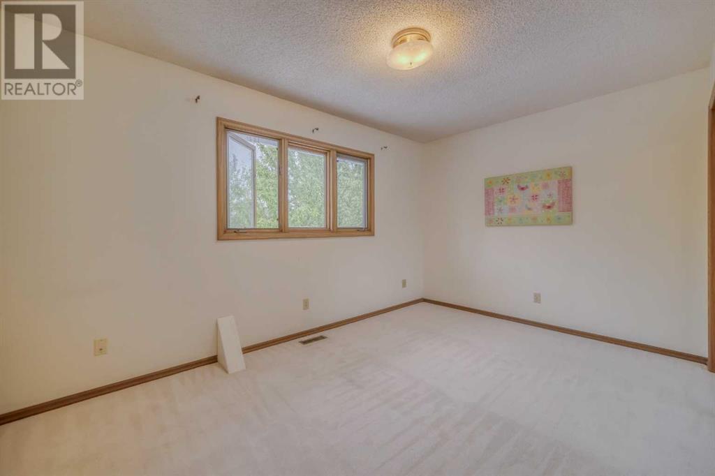 Single Family House for Sale in  Edgehill Court NW Edgemont Calgary 