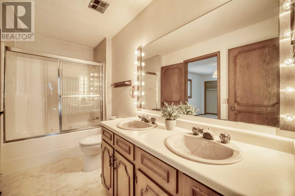 Single Family House for Sale in  Edgehill Court NW Edgemont Calgary 