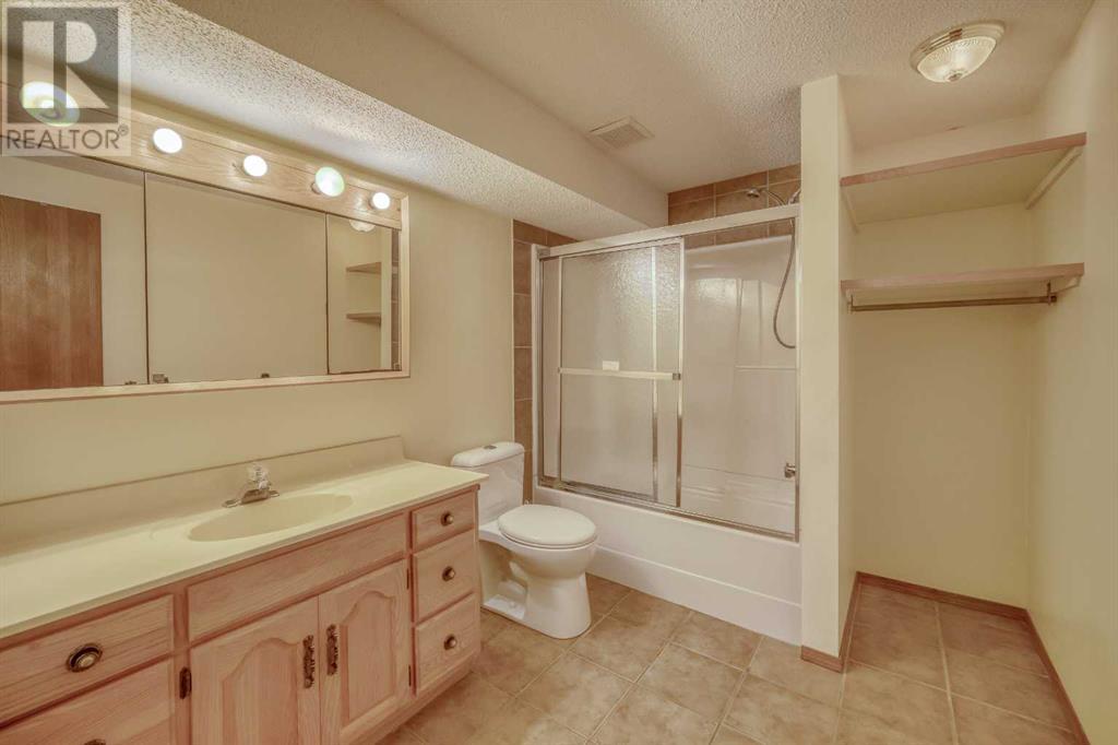Single Family House for Sale in  Edgehill Court NW Edgemont Calgary 