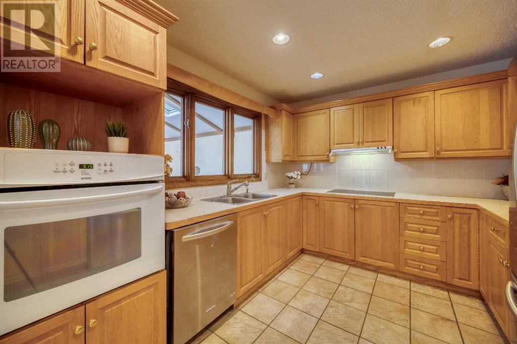 Single Family House for Sale in  Edgehill Court NW Edgemont Calgary 