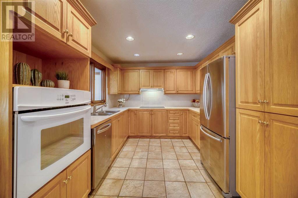 Single Family House for Sale in  Edgehill Court NW Edgemont Calgary 