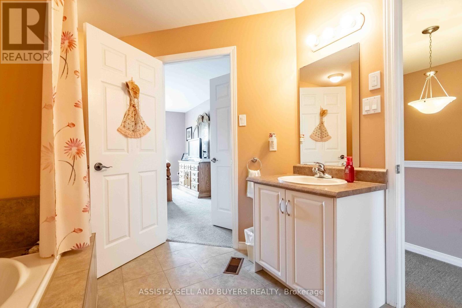 Photo 23 of 95 Mckenzie Street W, Cornwall ON