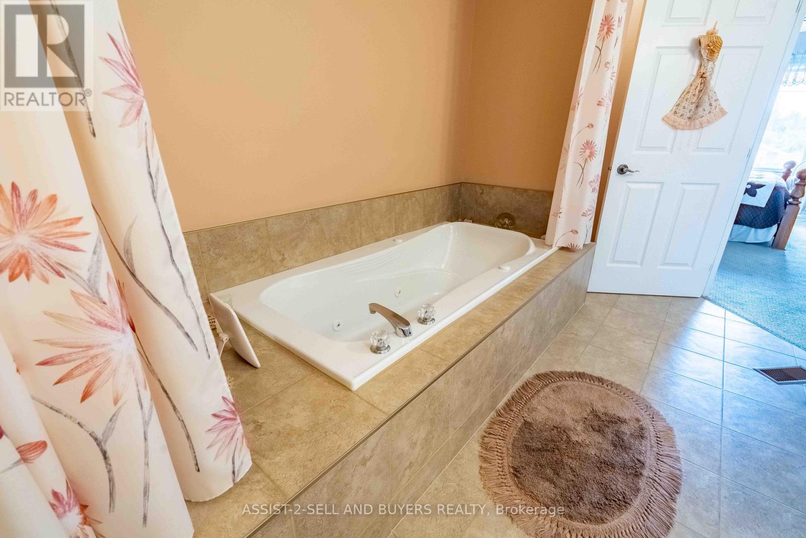 Photo 24 of 95 Mckenzie Street W, Cornwall ON