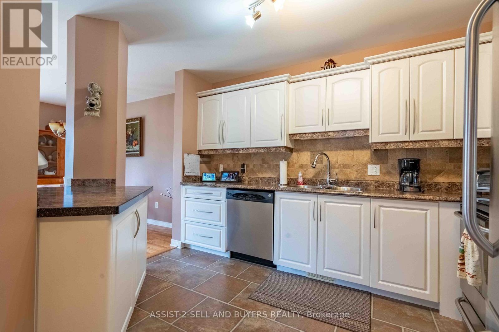 Photo 30 of 95 Mckenzie Street W, Cornwall ON
